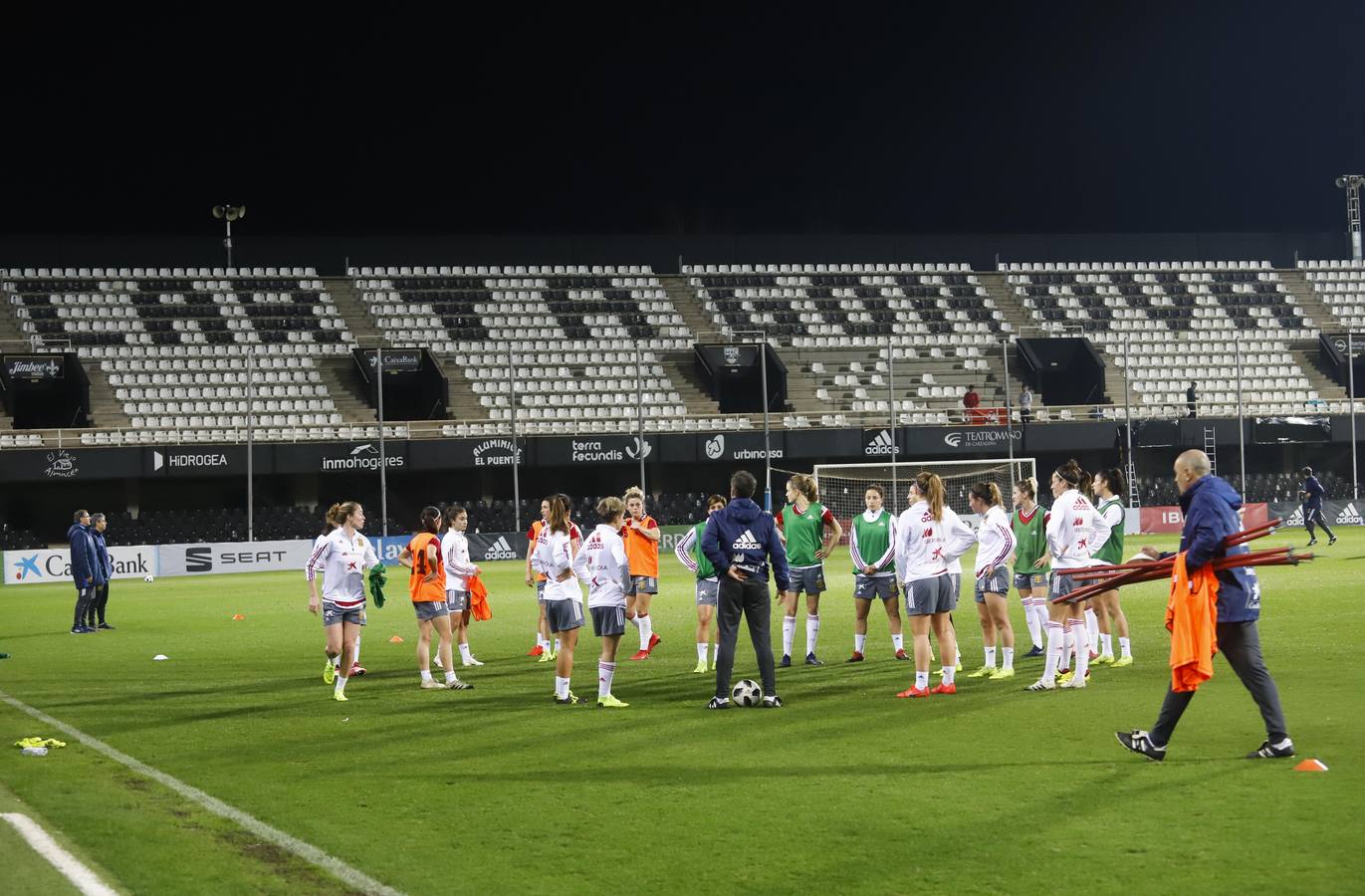 El Efesé regala 2.500 entradas a sus abonados y el Ayuntamiento reparte 5.000 en centros educativos