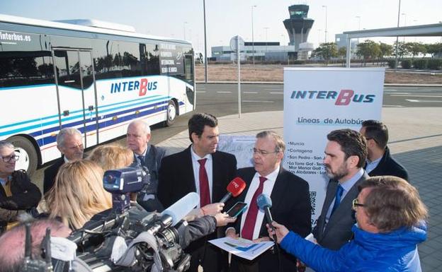 Patricio Valverde durante la rueda de prensa donde ha presentado las nuevas líneas de autobús.