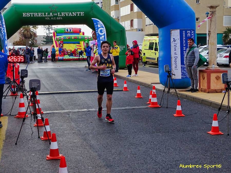 El corredormdel UCAM Cartagena se lleva la II Carrera Popular Virgen del Mar con un tiempo de 24.27 minutos, por los 28.10 para su compañera de club