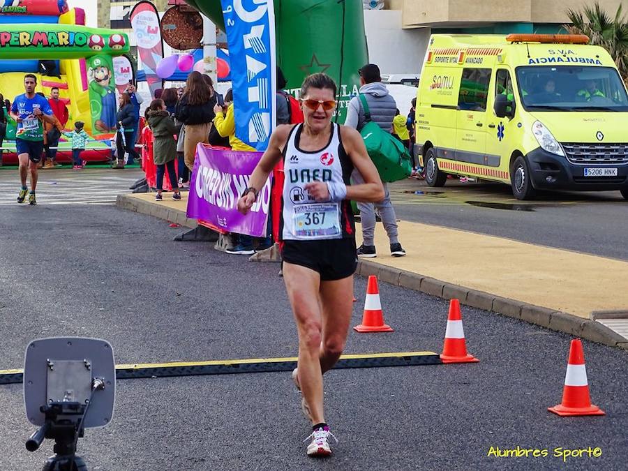 El corredormdel UCAM Cartagena se lleva la II Carrera Popular Virgen del Mar con un tiempo de 24.27 minutos, por los 28.10 para su compañera de club