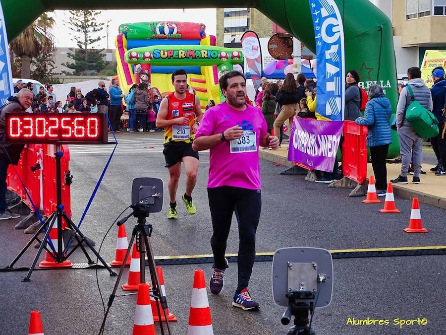 El corredormdel UCAM Cartagena se lleva la II Carrera Popular Virgen del Mar con un tiempo de 24.27 minutos, por los 28.10 para su compañera de club