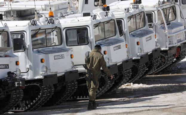 Un soldado israelí hace guardia en los Altos del Golán.