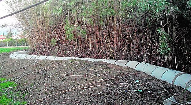 Tramo entubado de la acequia. 