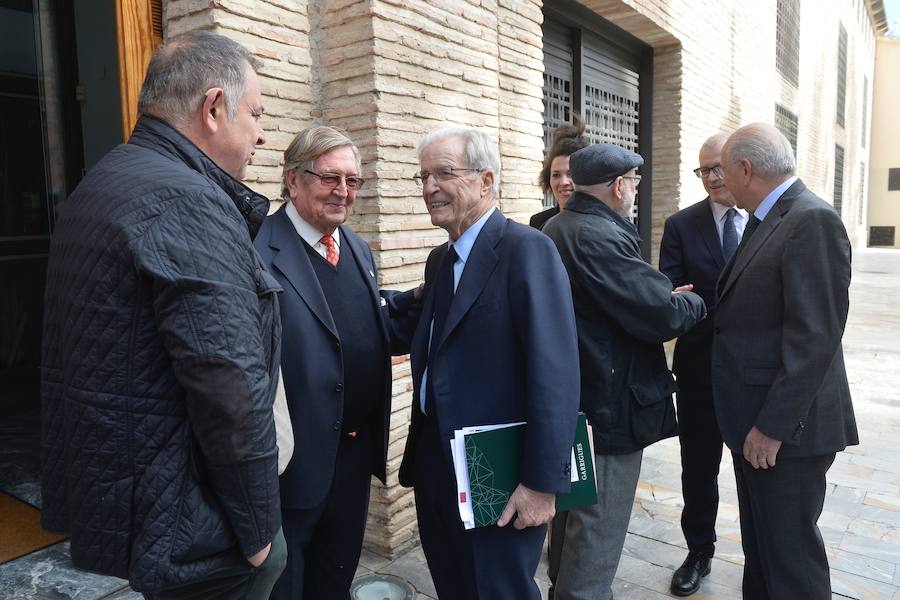 El jurista presenta en Murcia su nuevo libro, 'Manual para vivir en la era de la incertidumbre', haciendo una defensa «de lo humano»