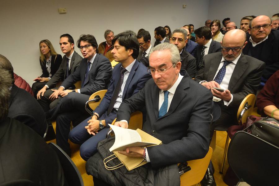 El jurista presenta en Murcia su nuevo libro, 'Manual para vivir en la era de la incertidumbre', haciendo una defensa «de lo humano»