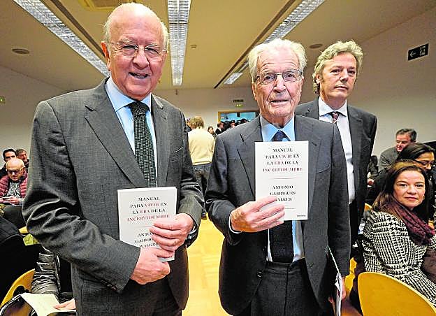 Carlos Egea, Antonio Garrigues Walker y Alberto Aguirre de Cárcer, ayer, en Las Claras. 