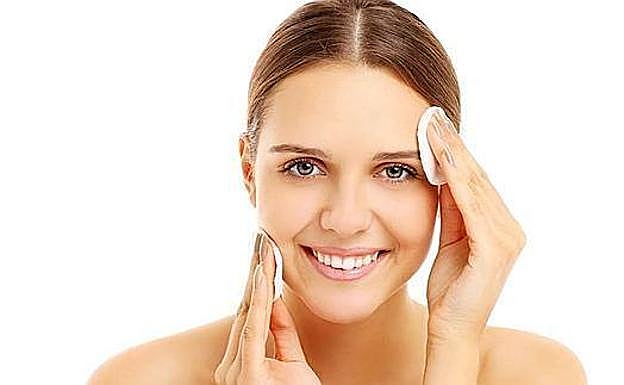 Una experta en belleza y salud demuestra que nos hemos estado lavando mal la cara toda la vida