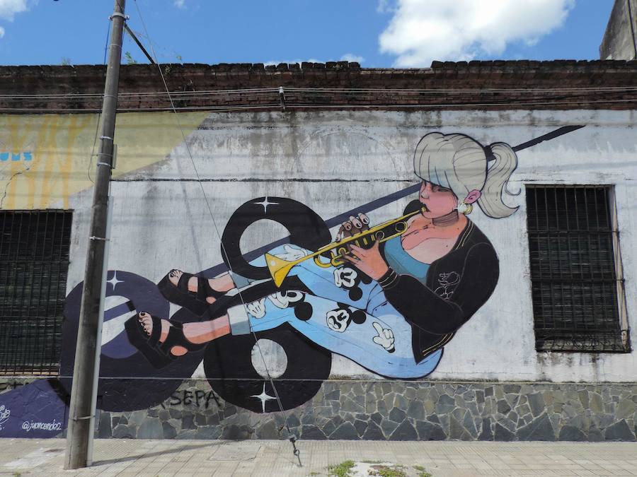 Festival celebrado en el distrito de Mercedes, Uruguay, en el que miles de artistas se unen para conbinar el estilo de música Jazz y el arte del graffiti.