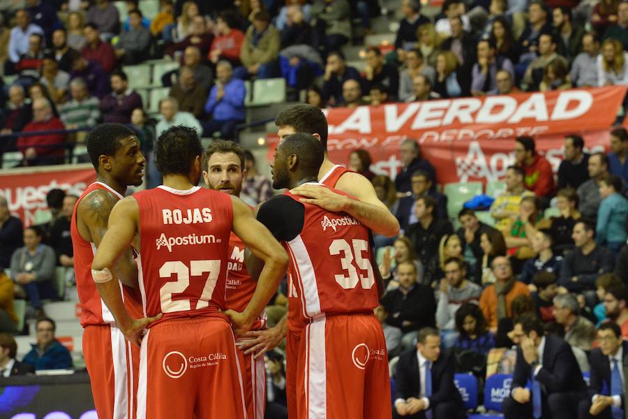 El conjunto universitario no levanta cabeza ante el conjunto entrenado por Ibon Navarro, predecesor en el banquillo murciano de Javi Juárez