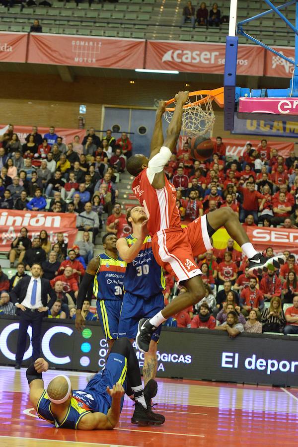 El conjunto universitario no levanta cabeza ante el conjunto entrenado por Ibon Navarro, predecesor en el banquillo murciano de Javi Juárez