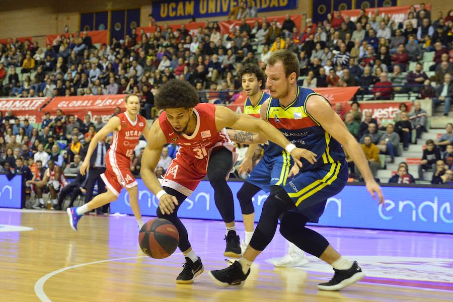 El conjunto universitario no levanta cabeza ante el conjunto entrenado por Ibon Navarro, predecesor en el banquillo murciano de Javi Juárez