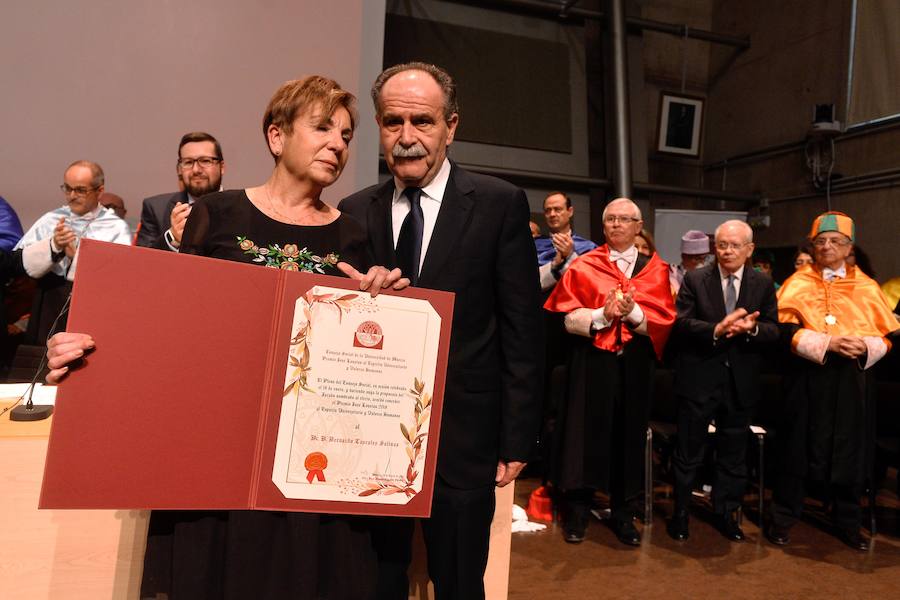 La catedrática de la Facultad de Educación Pilar Arnáiz fue la encargada de leer la lección magistral, que giró en torno a la educación inclusiva, hacia la que se avanza en las últimas décadas, según explicó