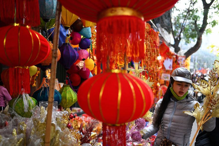 La danza del león es una característica común para traer buena fortuna, prosperidad, buena suerte a las empresas y ahuyentar a los espíritus malignos durante el Año Nuevo Lunar que se celebra el 5 de febrero de este año.