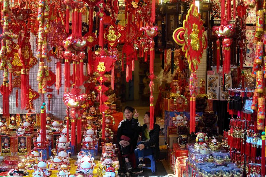 La danza del león es una característica común para traer buena fortuna, prosperidad, buena suerte a las empresas y ahuyentar a los espíritus malignos durante el Año Nuevo Lunar que se celebra el 5 de febrero de este año.