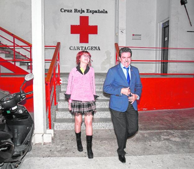 Púrificación López y Faustino Herrero, en la sede de Cruz Roja de Cartagena, en marzo de 2018. agm
