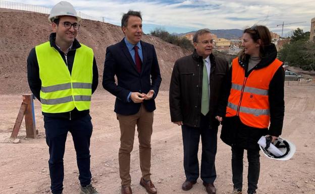 El consejero de Fomento, Patricio Valverde, acompañado por el alcalde de Lorca, Fulgencio Gil, visita las obras de los barrios de Cristo Rey y La Salud.