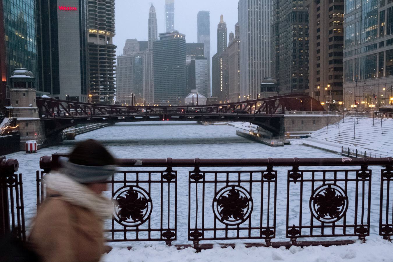 Una ola de frío polar cruza Chicago, Illinois (EE. UU.). Las temperaturas en el área de Chicago podrían bajar a menos 31 grados centígrados.