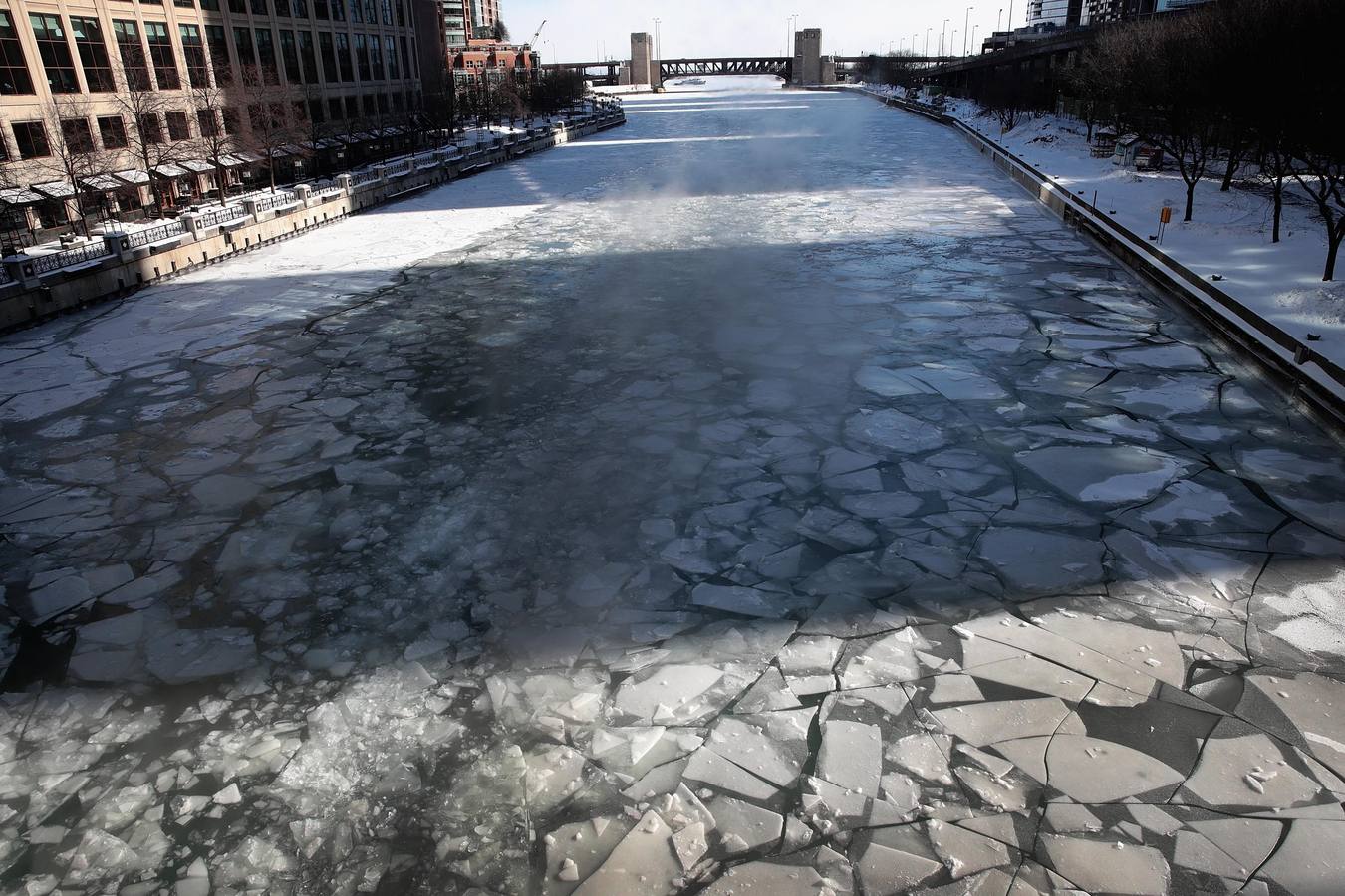 Una ola de frío polar cruza Chicago, Illinois (EE. UU.). Las temperaturas en el área de Chicago podrían bajar a menos 31 grados centígrados.