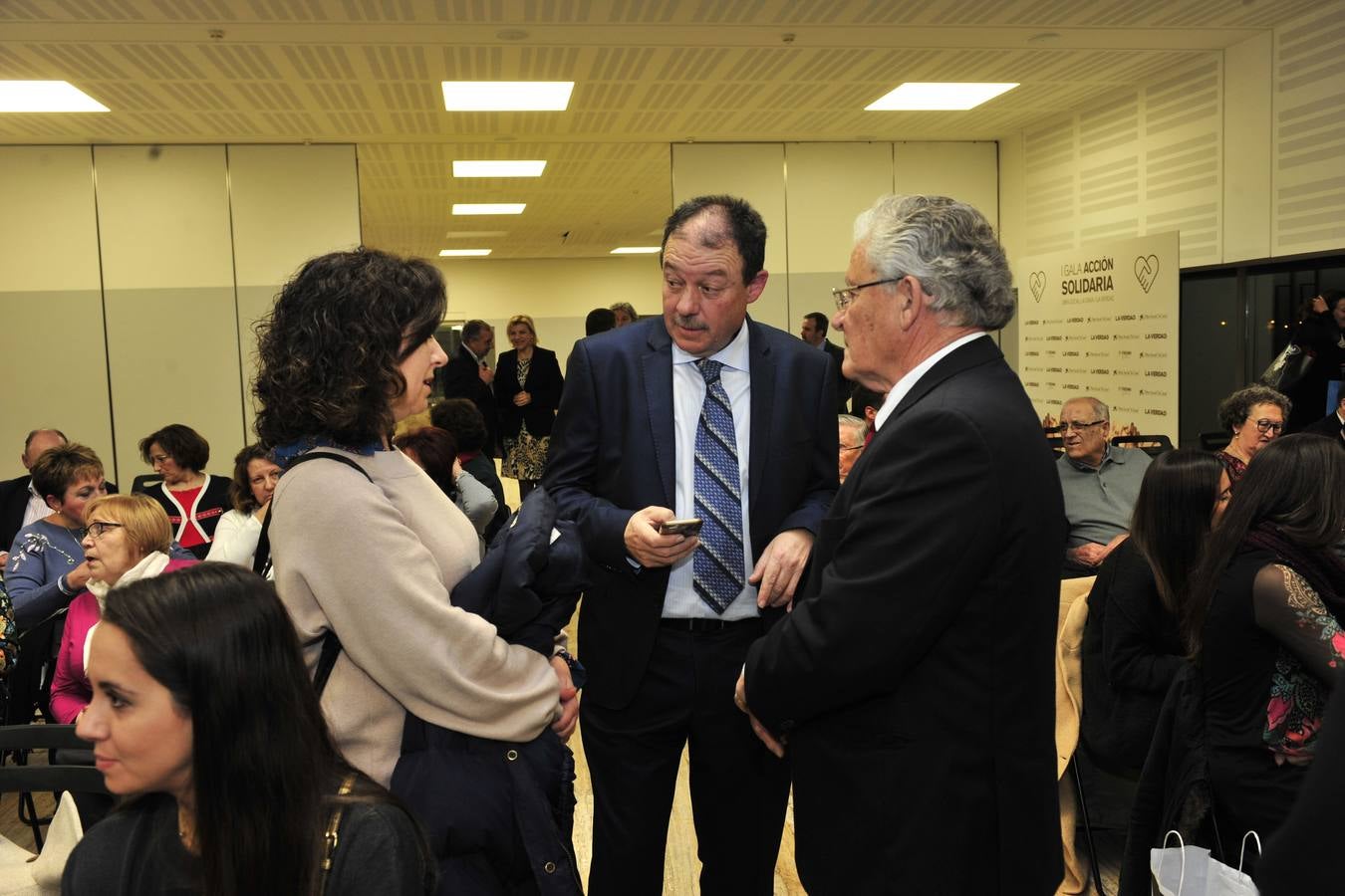 'La Verdad' y CaixaBank reconocen la «encomiable» labor de cinco asociaciones de la Región 