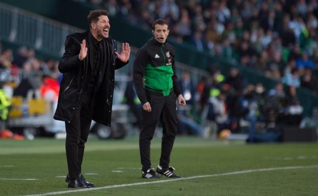 Simeone durante el partido.