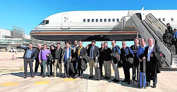 Los exportadores murcianos fletaron ayer un vuelo chárter de Corvera a Berlín para asistir a Fruit Logistica.