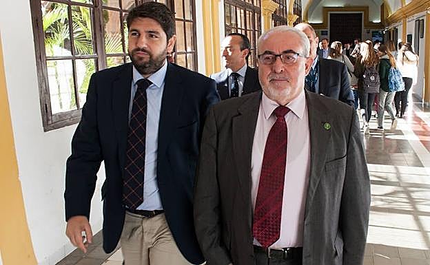 El presidente regional, Fernando López Miras, y el presidente de la UCAM, José Luis Mendoza.