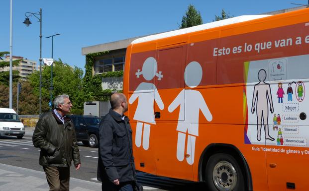 El autobús de Hazte Oír, en Valladolid.