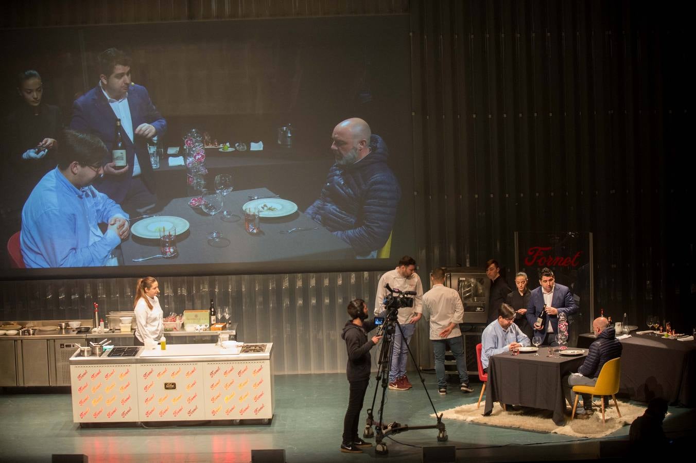 La Escuela de Hostelería celebra sus 25 años con una jornada formativa con siete estrellas Michelin para mil alumnos y docentes