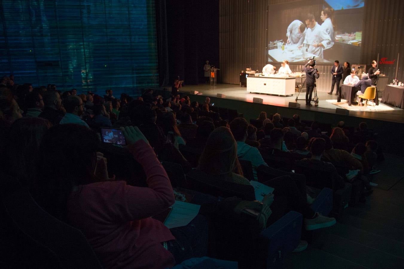 La Escuela de Hostelería celebra sus 25 años con una jornada formativa con siete estrellas Michelin para mil alumnos y docentes