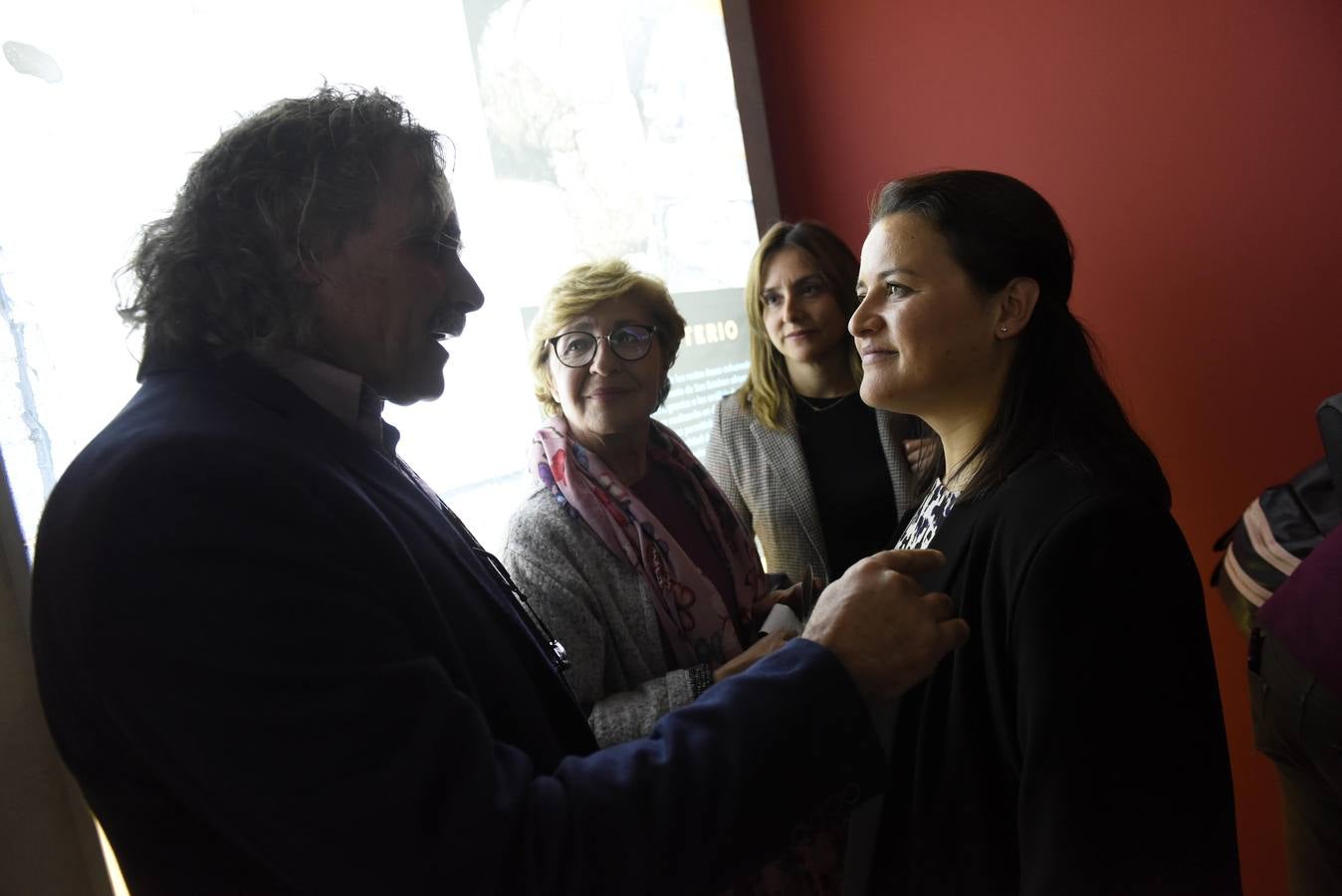 El profesor Jorge Eiroa explicó ayer los descubrimientos realizados hasta el momento.