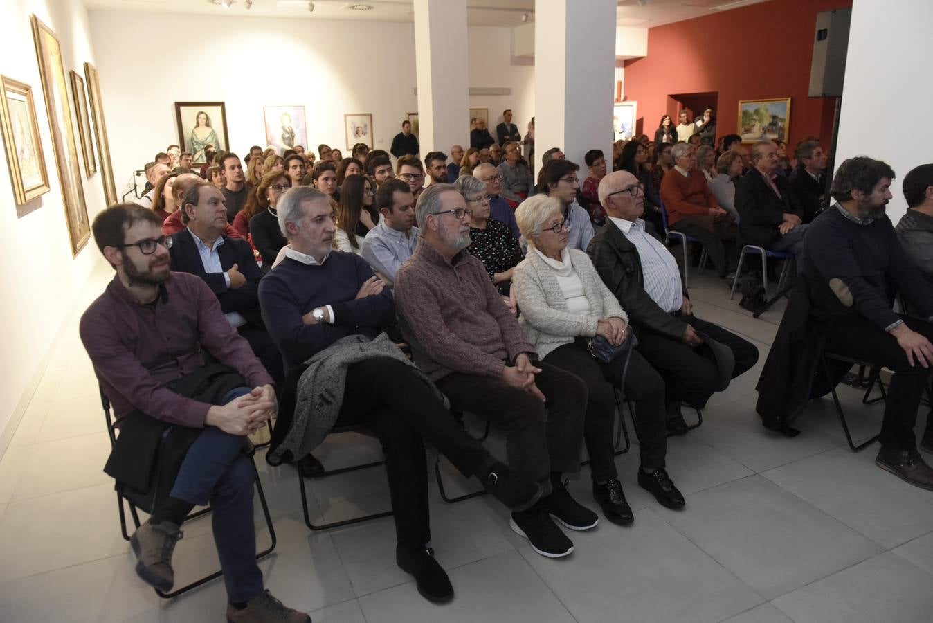 El profesor Jorge Eiroa explicó ayer los descubrimientos realizados hasta el momento.