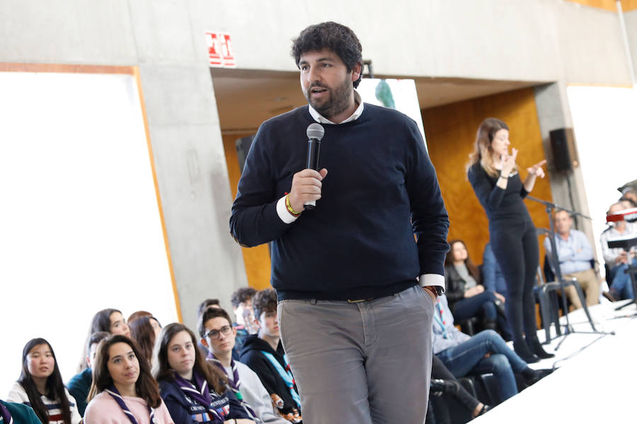 Las propuestas van desde apoyo a emprendedores hasta una bolsa de viviendas de alquiler para jóvenes, pasando por campañas de prevención de alcohol y drogas.