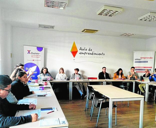La Universidad de Murcia inaugura el Programa Explorer Jóvenes con Ideas