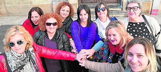 Representantes de la Asamblea Feminista, ayer en Murcia. 
