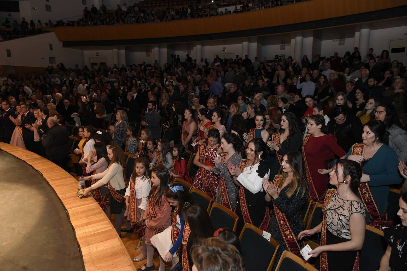 La gala de presentación, a la que no le faltaron el folclore y los trovos, permitió a cada una de las candidatas darse a conocer