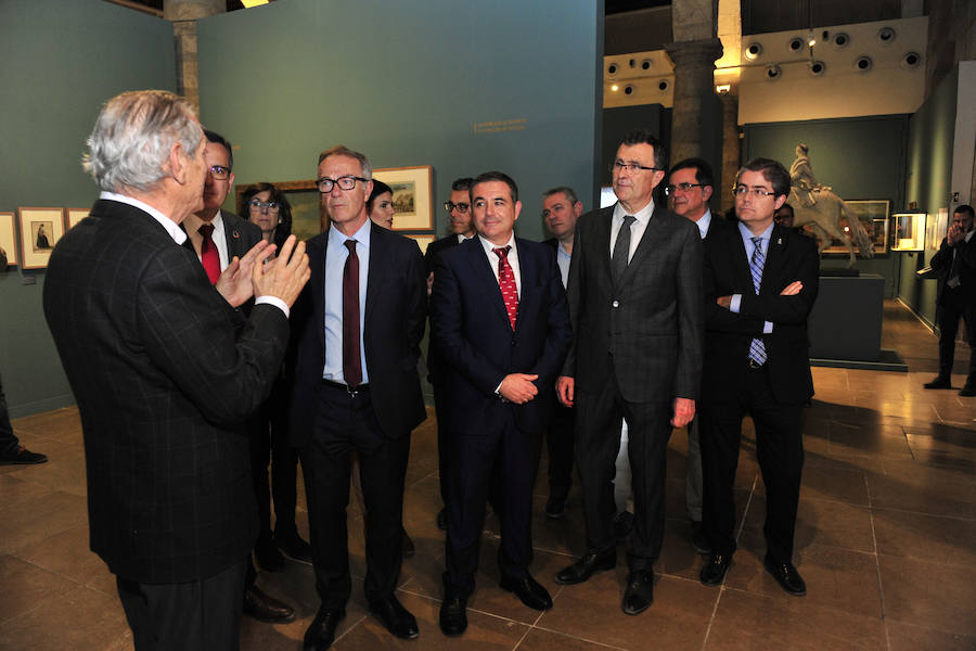 El ministro de Cultura y Deportes, José Guirau, junto con el delegado de Gobierno, Diego Conesa, visitan la exposición de 'Floridablanca. La sombra de un rey'.
