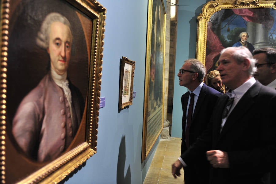 El ministro de Cultura y Deportes, José Guirau, junto con el delegado de Gobierno, Diego Conesa, visitan la exposición de 'Floridablanca. La sombra de un rey'