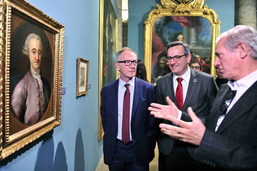 El ministro de Cultura y Deportes, José Guirau, junto con el delegado de Gobierno, Diego Conesa, visitan la exposición de 'Floridablanca. La sombra de un rey'