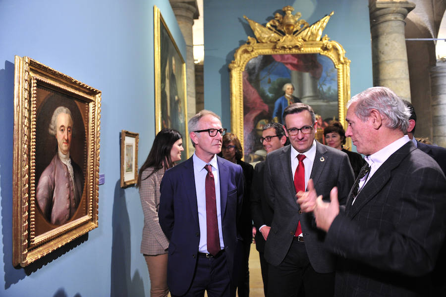 El ministro de Cultura y Deportes, José Guirau, junto con el delegado de Gobierno, Diego Conesa, visitan la exposición de 'Floridablanca. La sombra de un rey'