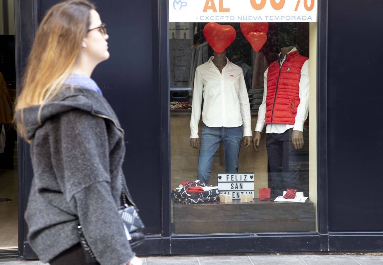 Tiendas, pastelerías y restaurantes ofrecen promociones especiales y su imagen más romántica hasta el domingo