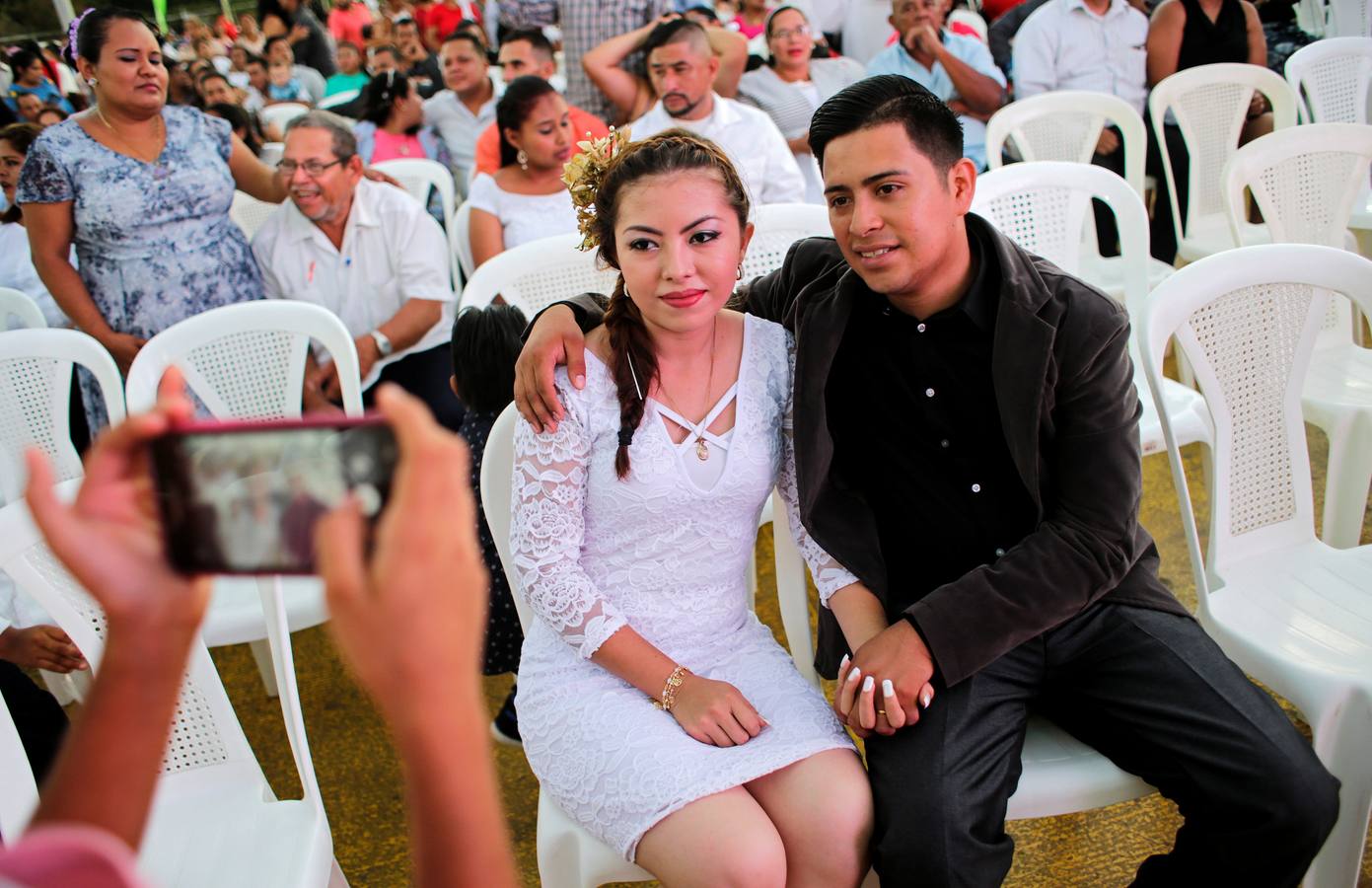 Las autoridades de Managua celebraron este jueves una fiesta a 250 parejas que contrajeron matrimonio civil en una boda colectiva con motivo del Día de San Valentín. 