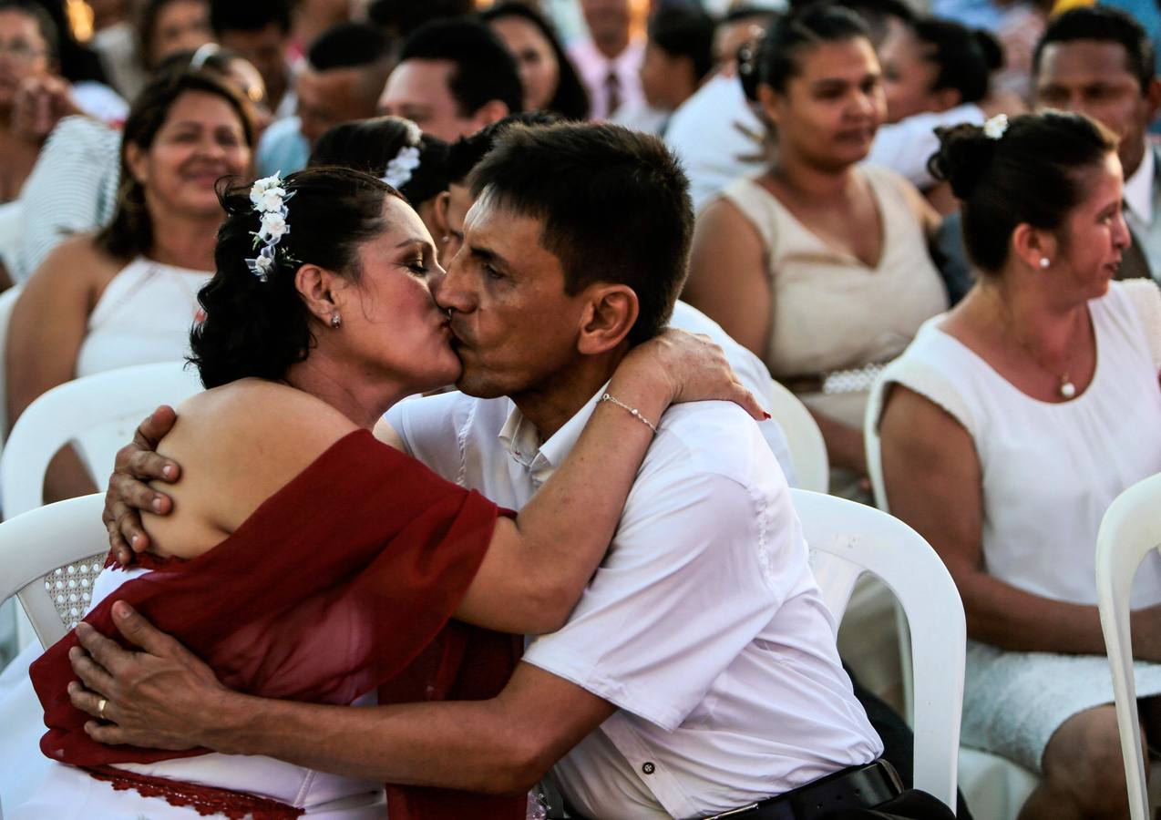 Las autoridades de Managua celebraron este jueves una fiesta a 250 parejas que contrajeron matrimonio civil en una boda colectiva con motivo del Día de San Valentín. 