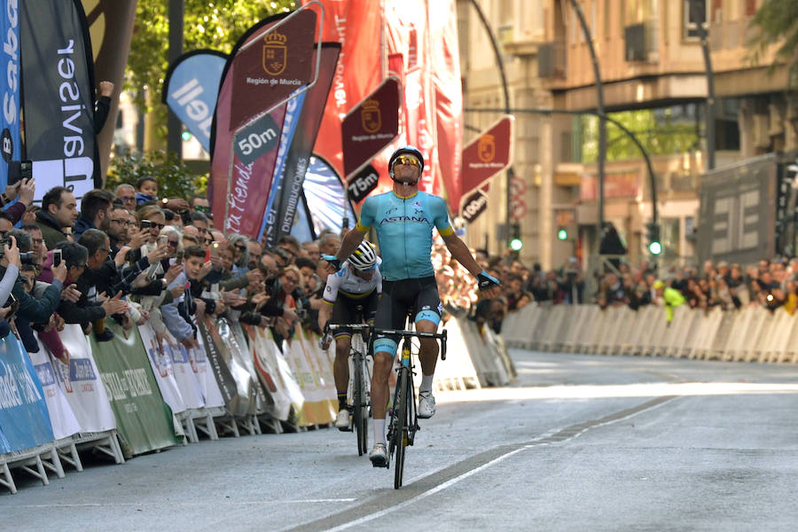 El muleño llegó a la meta acompañado por el también murciano y campeón del mundo Alejandro Valverde