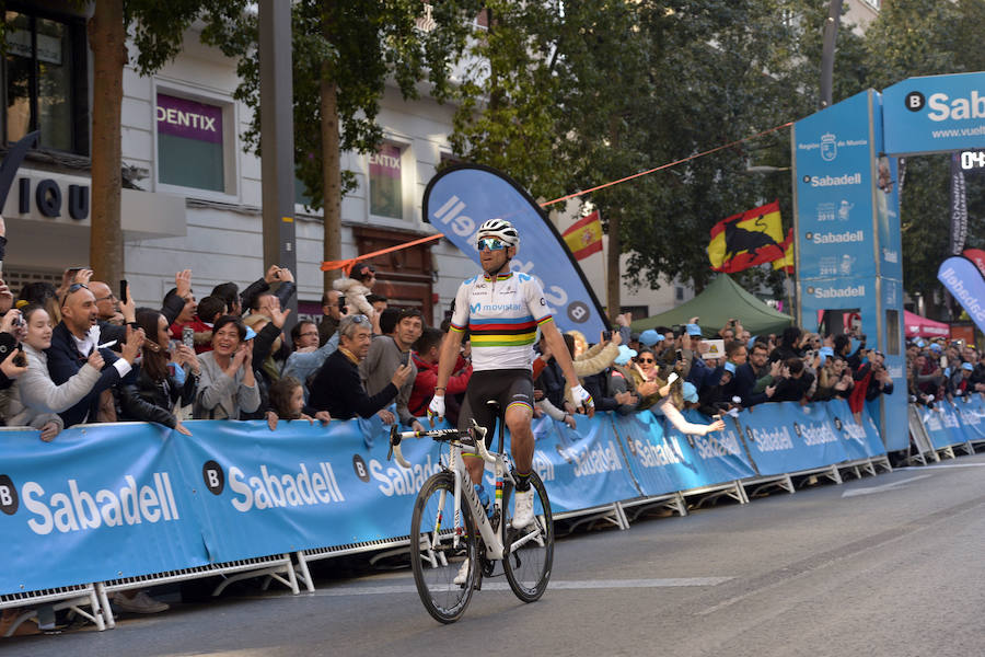 El muleño llegó a la meta acompañado por el también murciano y campeón del mundo Alejandro Valverde