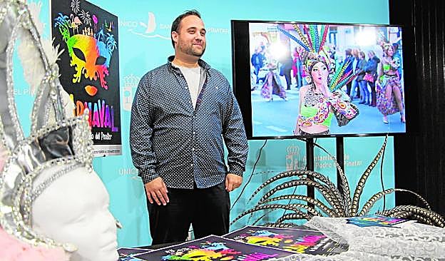 El concejal Javier Castejón, ayer, durante la presentación. 