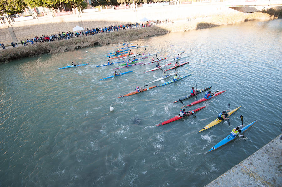 La Regata Ciudad de Murcia rompe su techo con setecientos palistas, barcos dragón y participantes de prestigio.