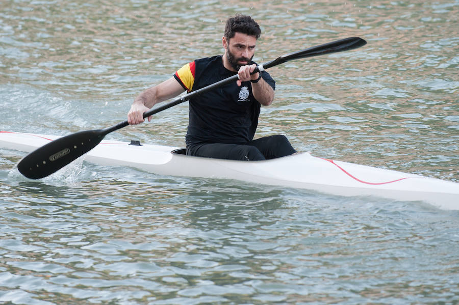 La Regata Ciudad de Murcia rompe su techo con setecientos palistas, barcos dragón y participantes de prestigio.