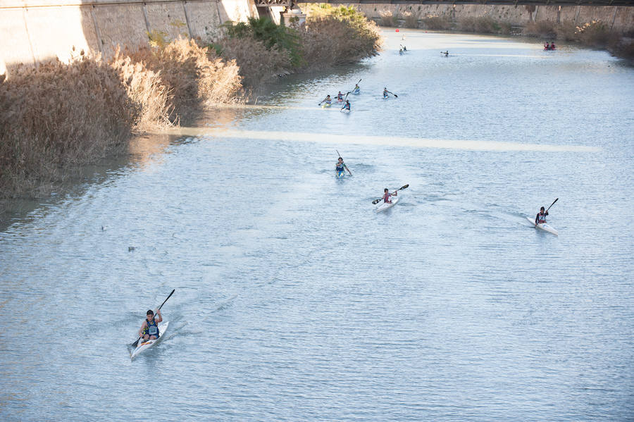 La Regata Ciudad de Murcia rompe su techo con setecientos palistas, barcos dragón y participantes de prestigio.