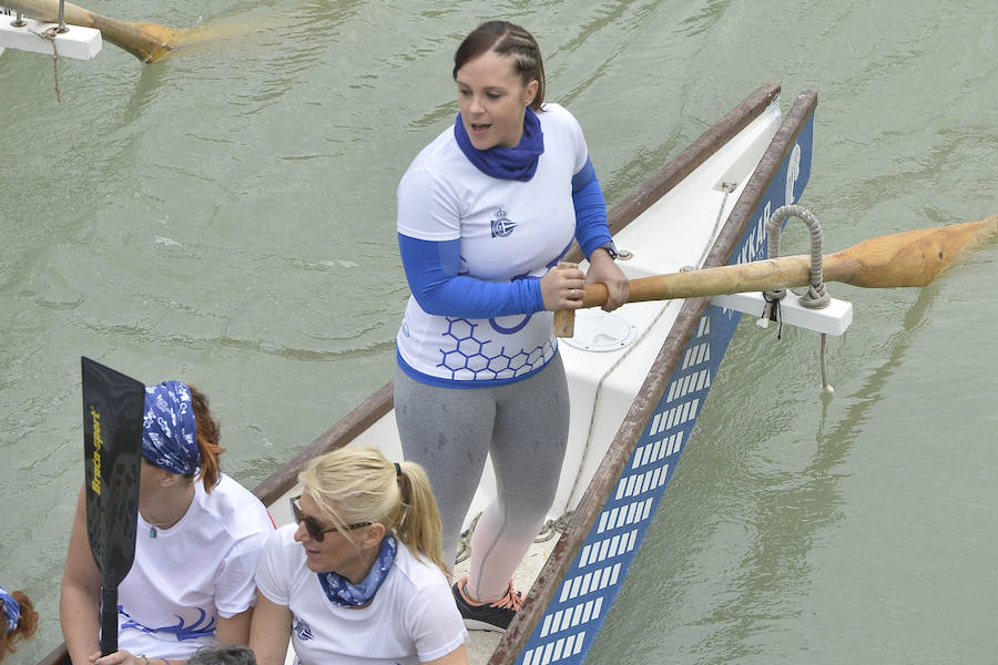 La Regata Ciudad de Murcia rompe su techo con setecientos palistas, barcos dragón y participantes de prestigio.