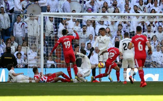 La jugada del penalti con la que el Girona empató el encuentro.